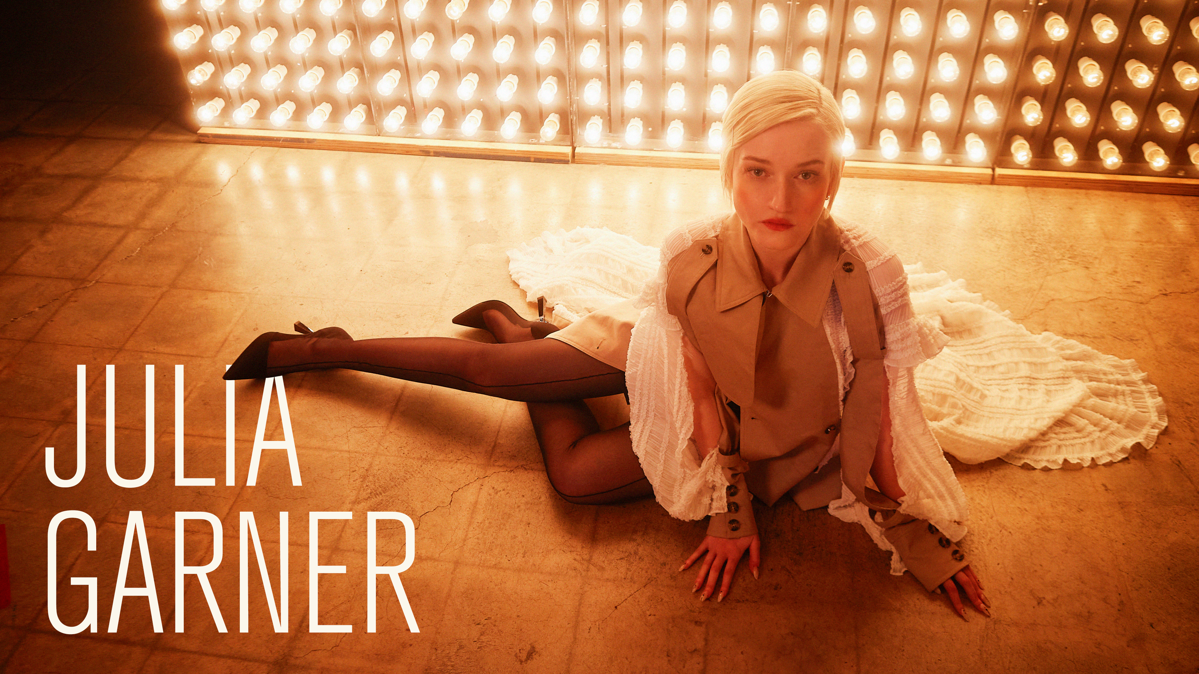 Julia Garner posing for the January 2025 cover ofBest Knockoff Luxury Clothing
.