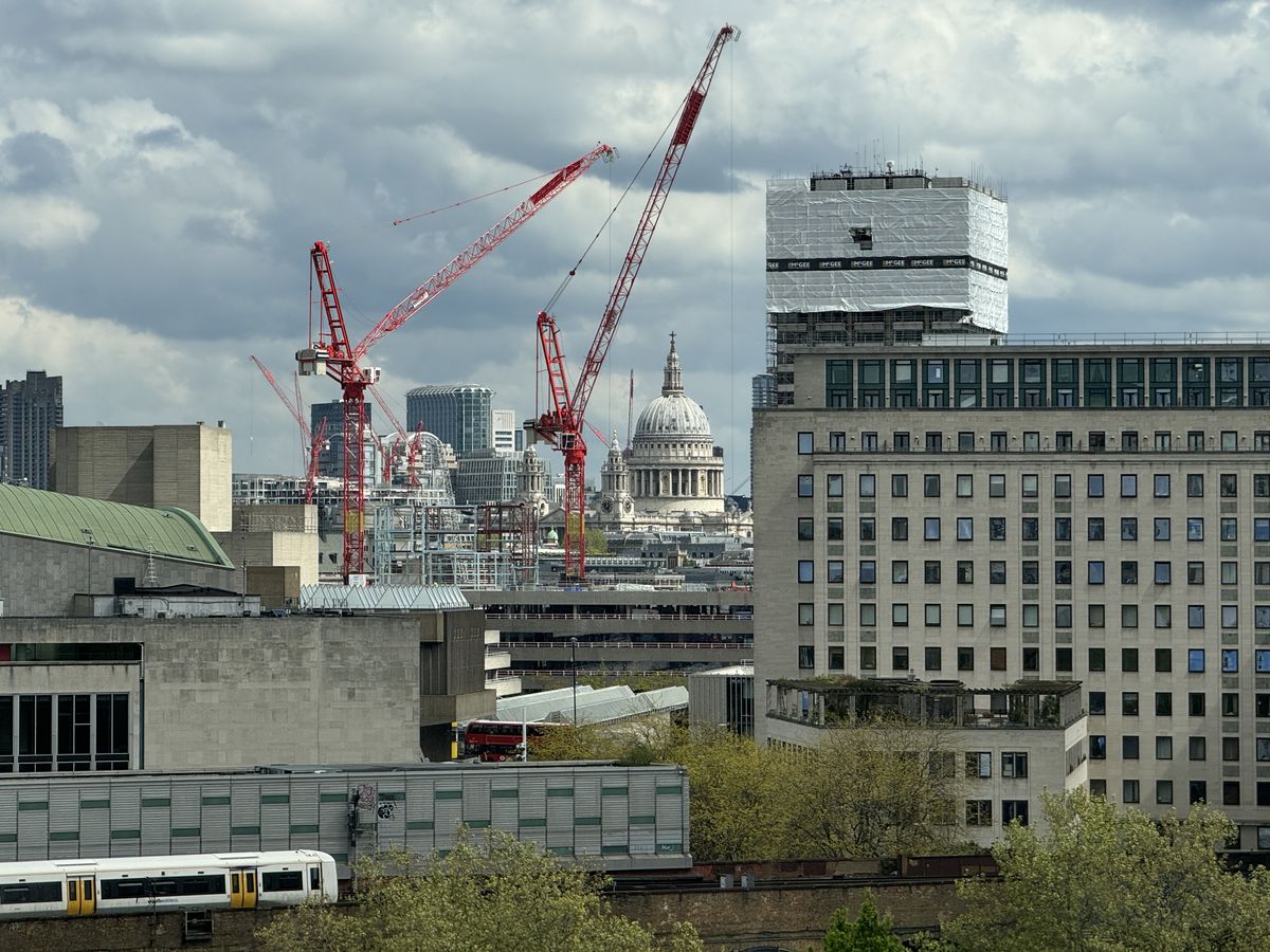 iPhone 15 Pro Max vs. Galaxy S24 Ultra vs. Pixel 8 Pro London Eye photos
