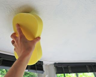 Cleaning a ceiling before painting