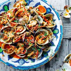 clams with sherry and serrano ham photo
