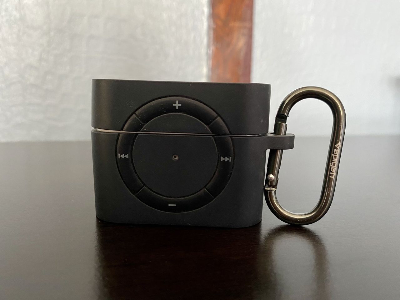 Spigen Classic Shuffle Front