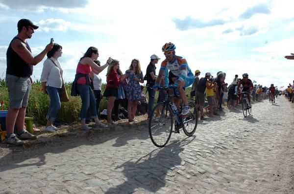 Tyler Farrar (Garmin - Transitions) finished a grueling cobbled stage despite having a broken bone in his wrist.