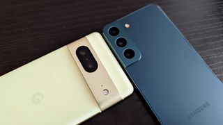 The Pixel 7 next to the Galaxy S22