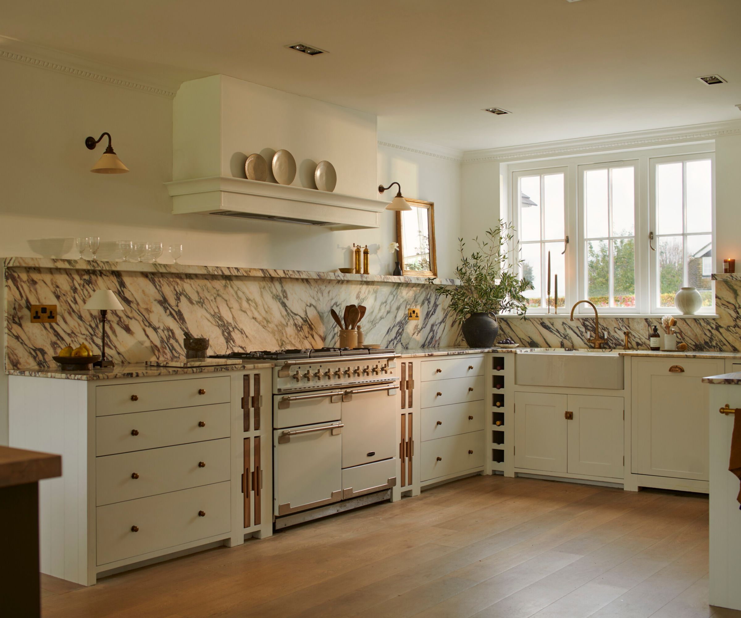 A neutral kitchen with a marble countersplash