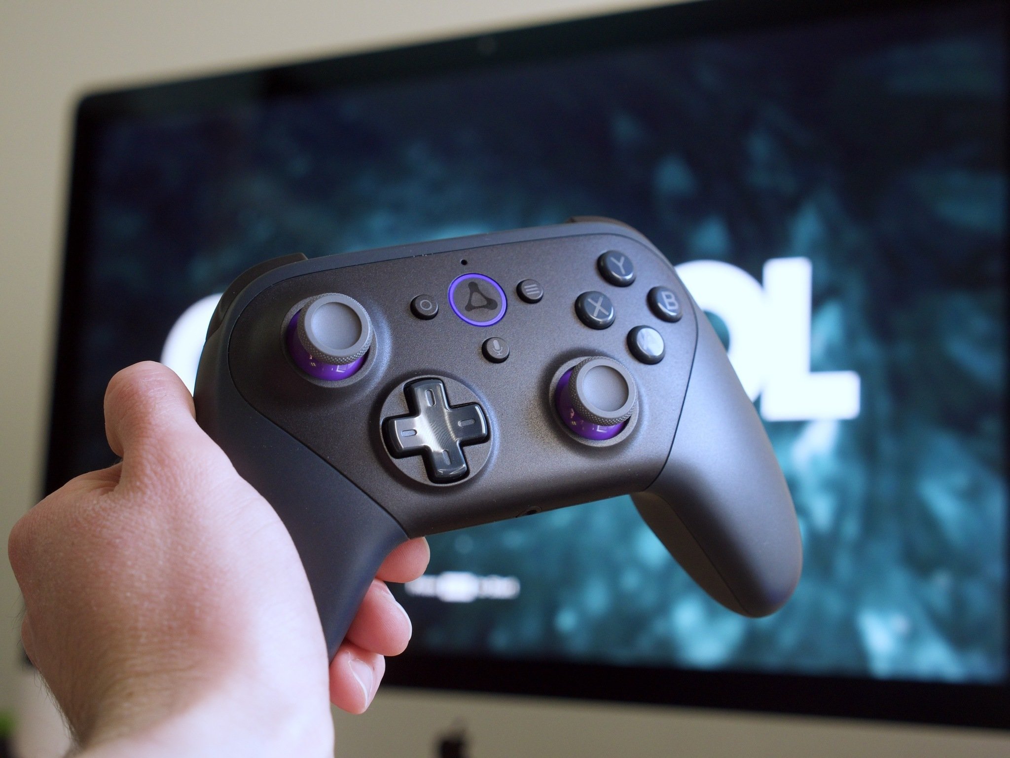 Review: The  Luna Controller Made Gaming So Much More Accessible