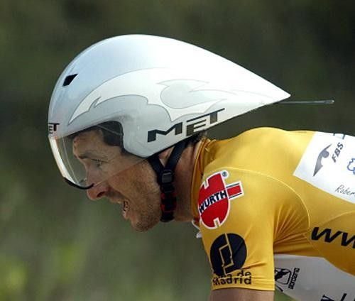 Roberto Heras (Liberty Seguros) cutting an aero profile