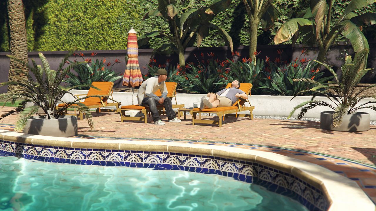 Michael and Franklin speak by the pool in GTA V