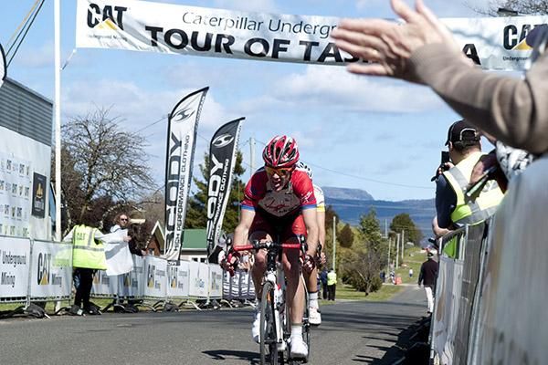 Cameron Peterson (Virgin Blue/RBS Morgans) and Joshua Prete (partially obscured) of Budget Forklifts kicked away from the leading group of riders and made the race their own.