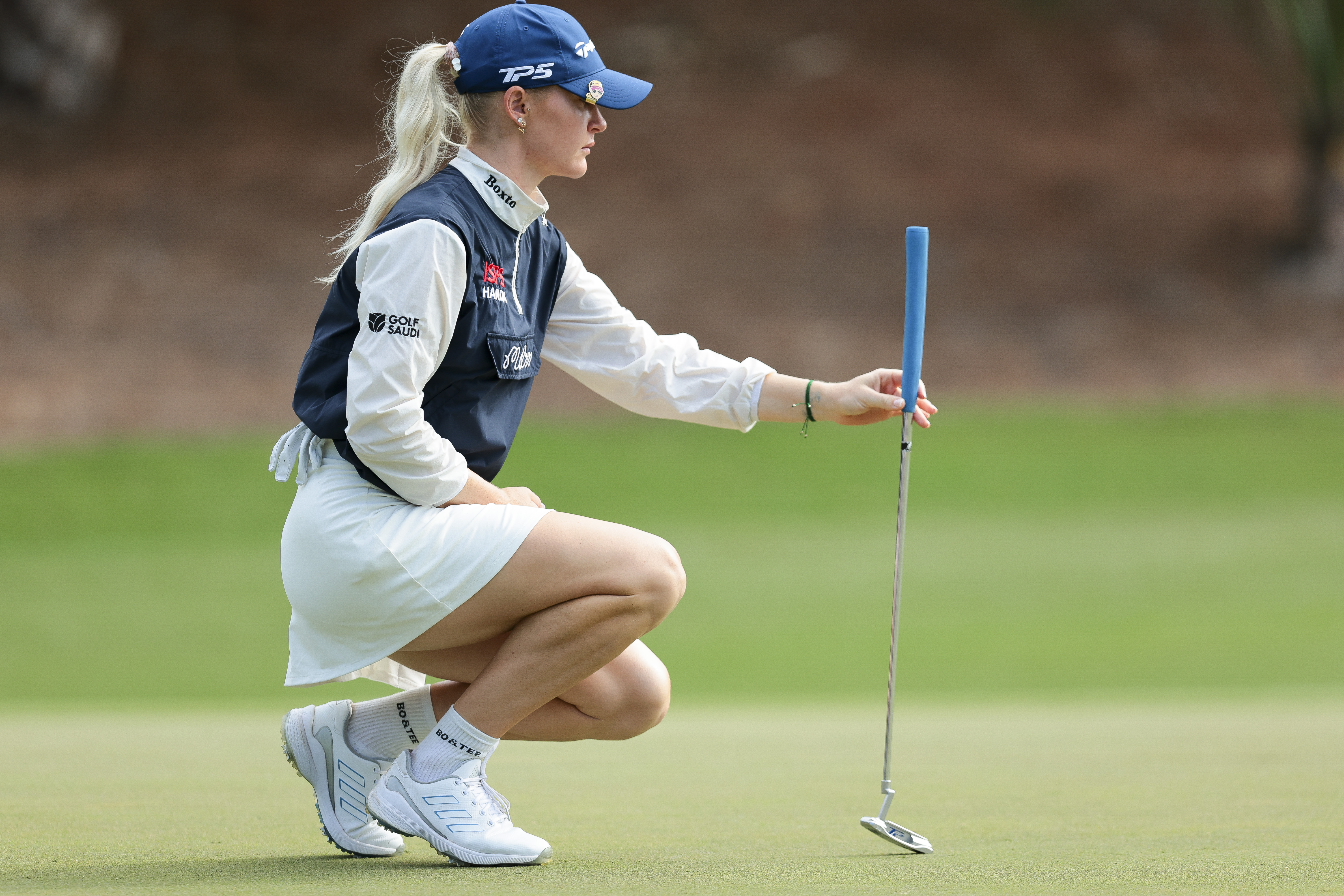 Charley Hull lines up a putt