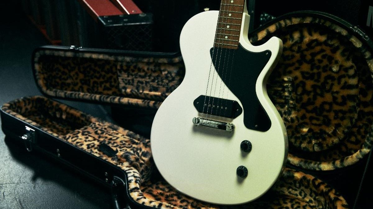 Epiphone's Billie Joe Armstrong Les Paul Junior is a Guitar for