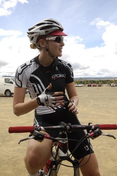 Gracie Elvin looks like making a return to the MTB scene after an injury to her hand.