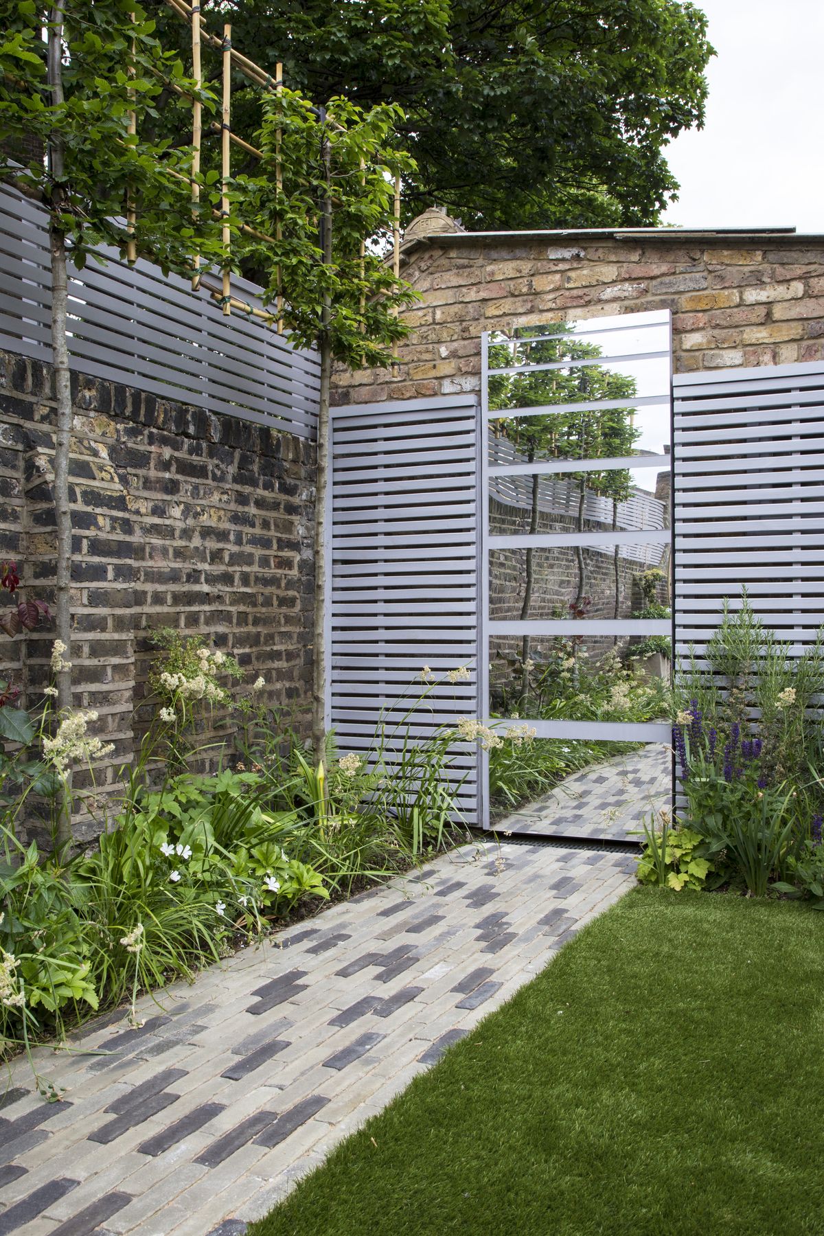 Garden Wall Ideas 15 Smart Ways To Get More From Your Outside Space Gardeningetc