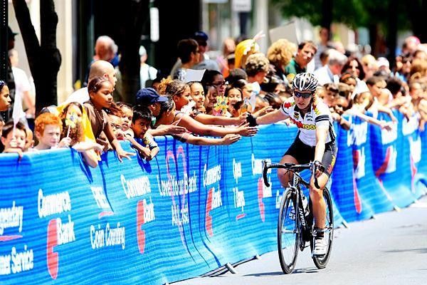 The fans respond to Ina Yoko-Teutenburg (High Road), who offer her congratulations