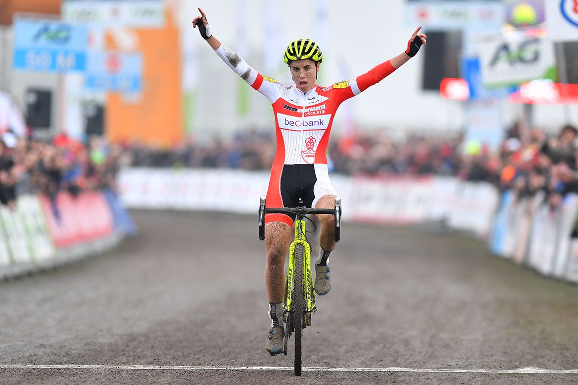 Sanne Cant celebrates her victory