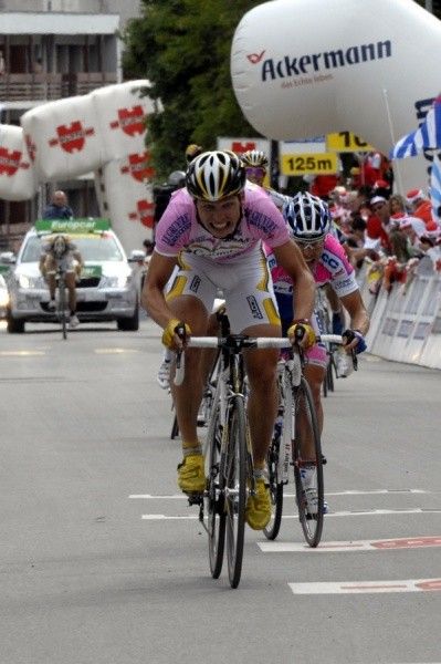 Tony Martin (Columbia-Highroad) and Damiano Cunego (Lampre-NGC) fight for the win.