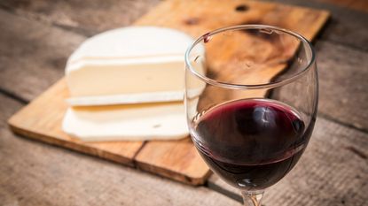 Wine and cheese: healthy eating in moderation