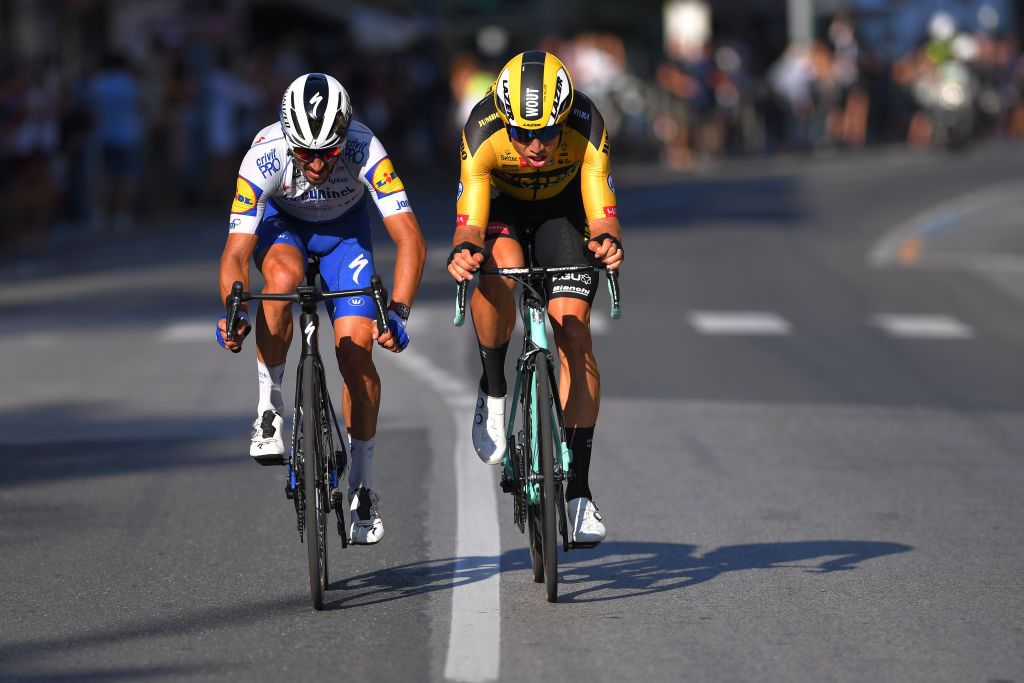 Alaphilippe and Van Aert working together on the run-in