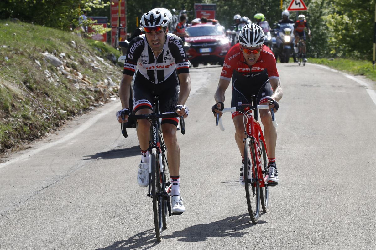 Tom Dumoulin (Sunweb) chased steadily with Bauke Mollema (Trek-Segafredo)
