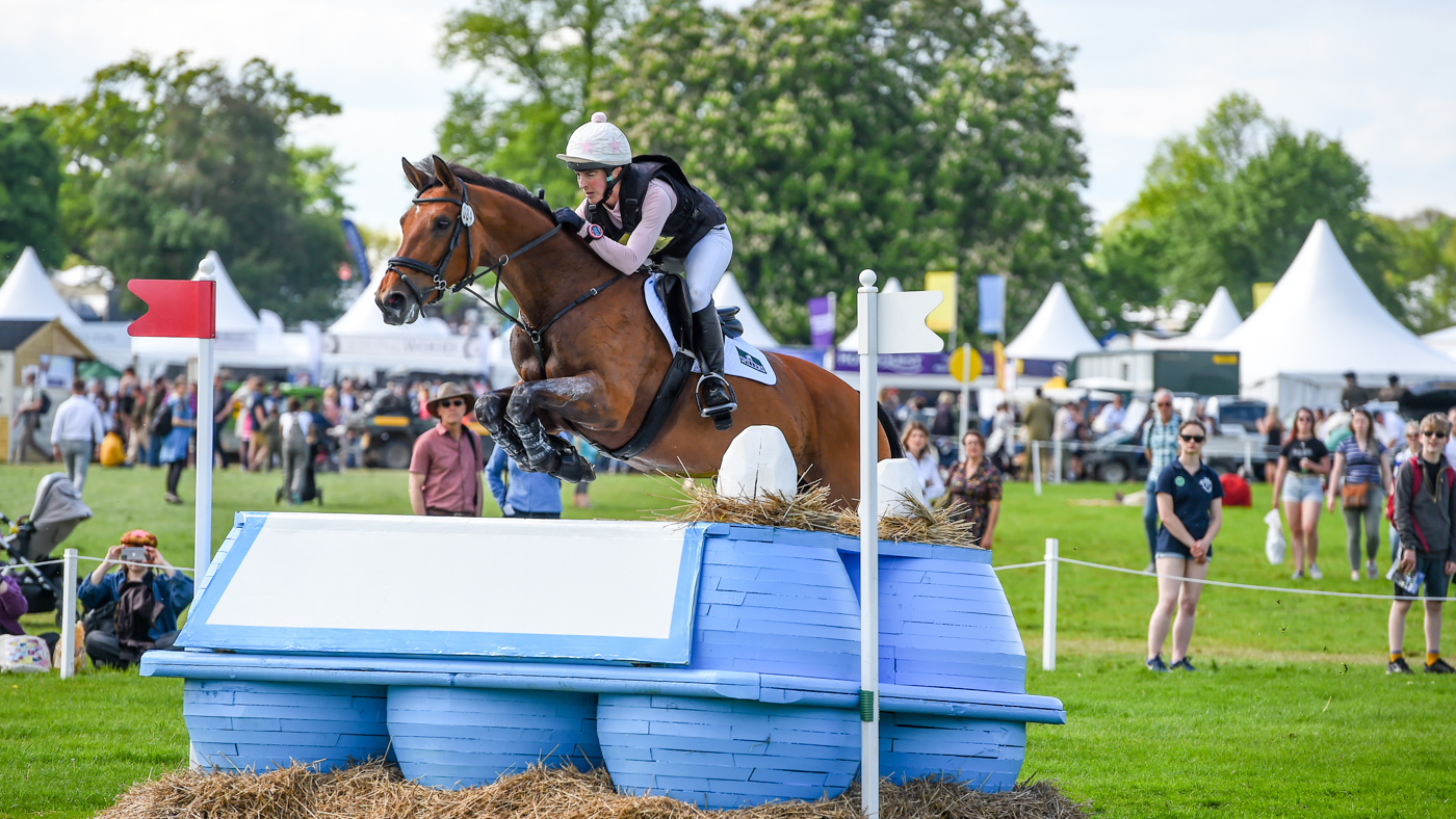 ecky Heappey and DHI Babette K on the crossc-country at Badminton