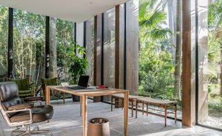 Study with a green view in Miami