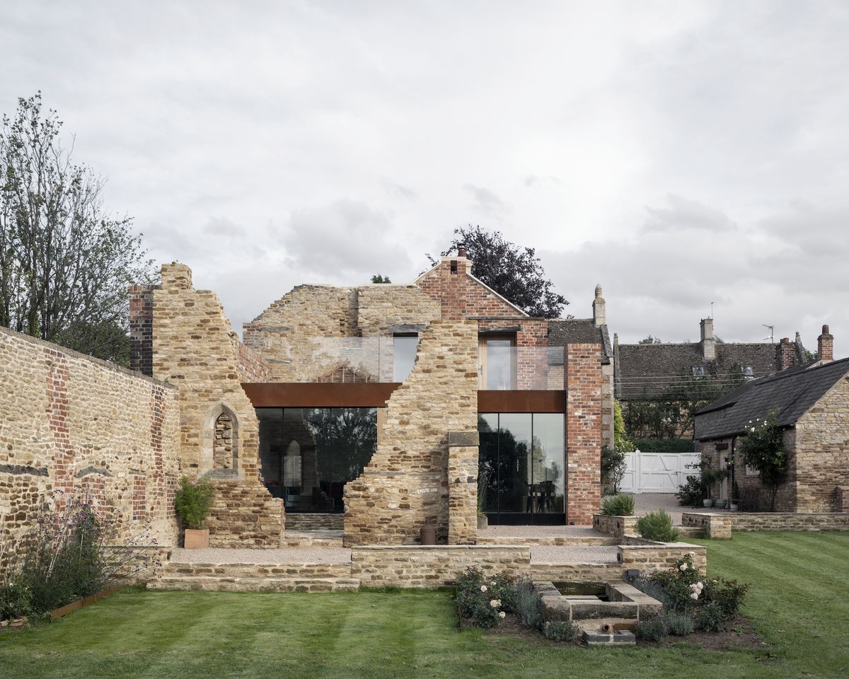 extension to cottage build in ruins