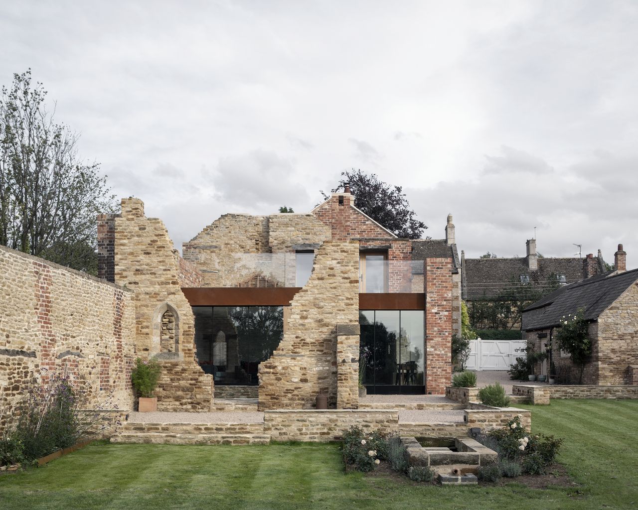 extension to cottage build in ruins