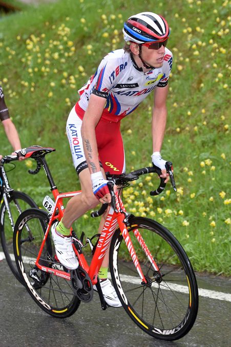 Ilnur Zakarin (Katusha) sets the pace