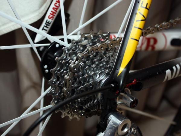 Armstrong's bike is fitted with SRAM's quieter-running and more mud-tolerant PG-1070 cassette. Other team bikes are fitted with the PG-1090 PowerDome model.