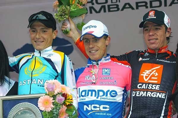 The podium with Cunego in the centre and second placed Brajkovic on then left, as well as Daniel Moreno (Caisse d'Epargne) on the right.