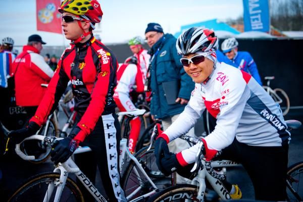 Sawada Toki (Team Bridgeston Anchor) was waiting for the race start
