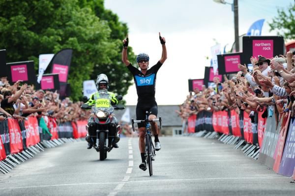 Wiggins approaches the finish