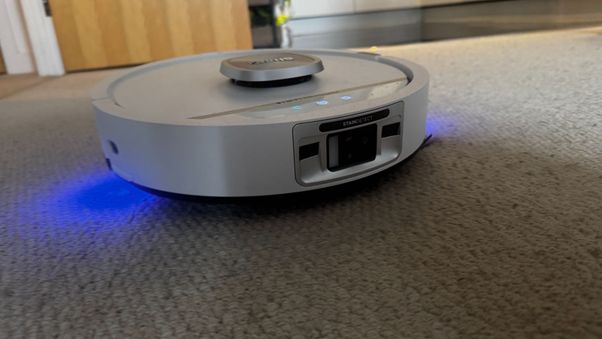Shark PowerDetect UV Reveal using UV detection