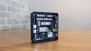 Intel NUC 11 Pro internal hardware