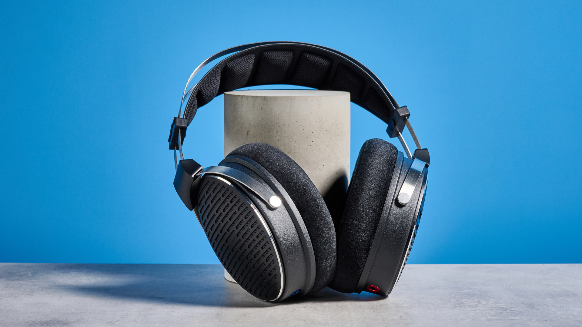the FiiO JT3 headphones in black and silver shown against a blue tom's guide background