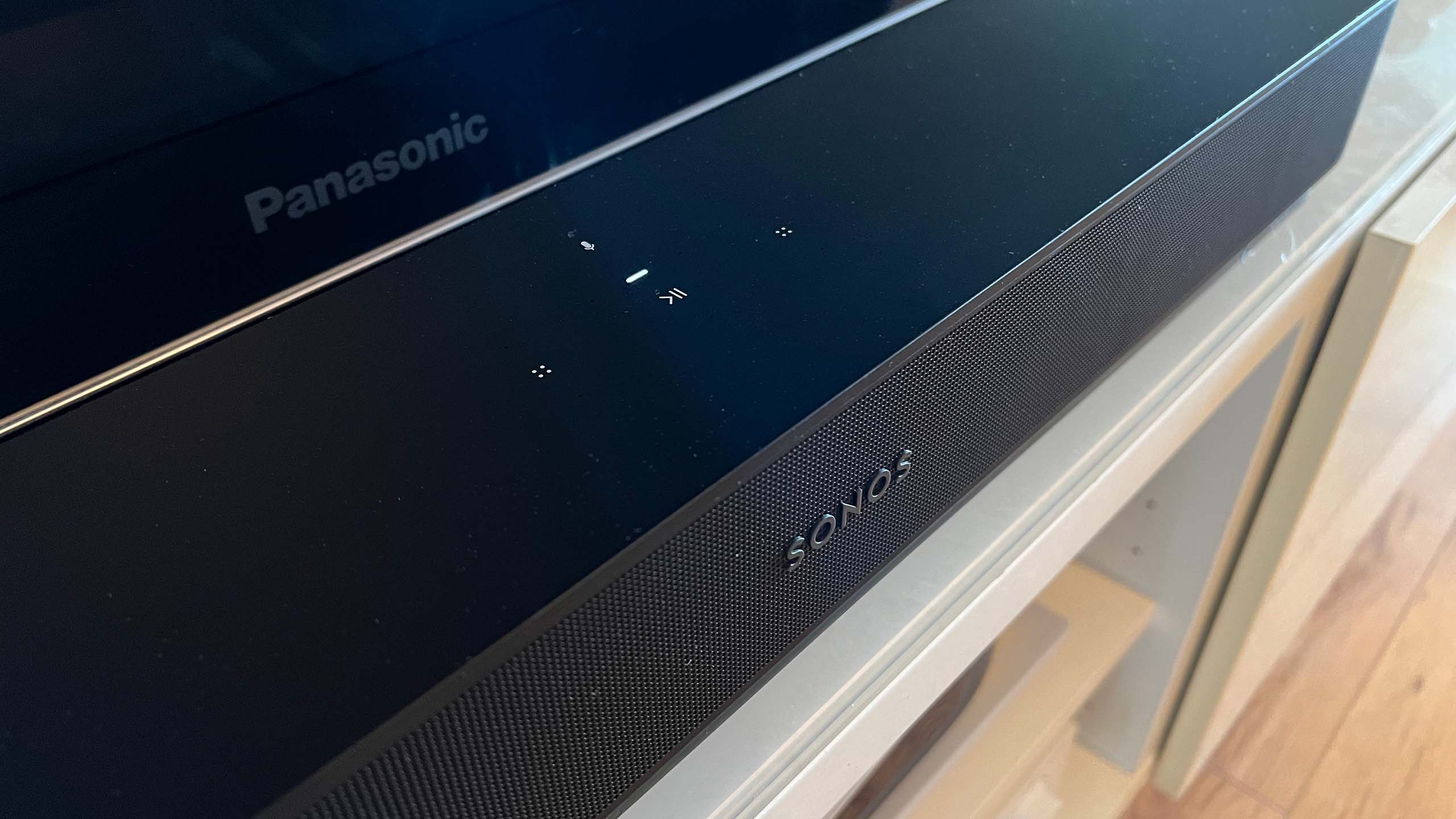 Touch-kontrollerna på Sonos Beam (gen 2).
