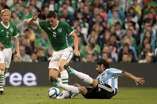 Republic of Ireland’s Keith Andrews (left) and Argentina’s Ever Banega battle for the ball