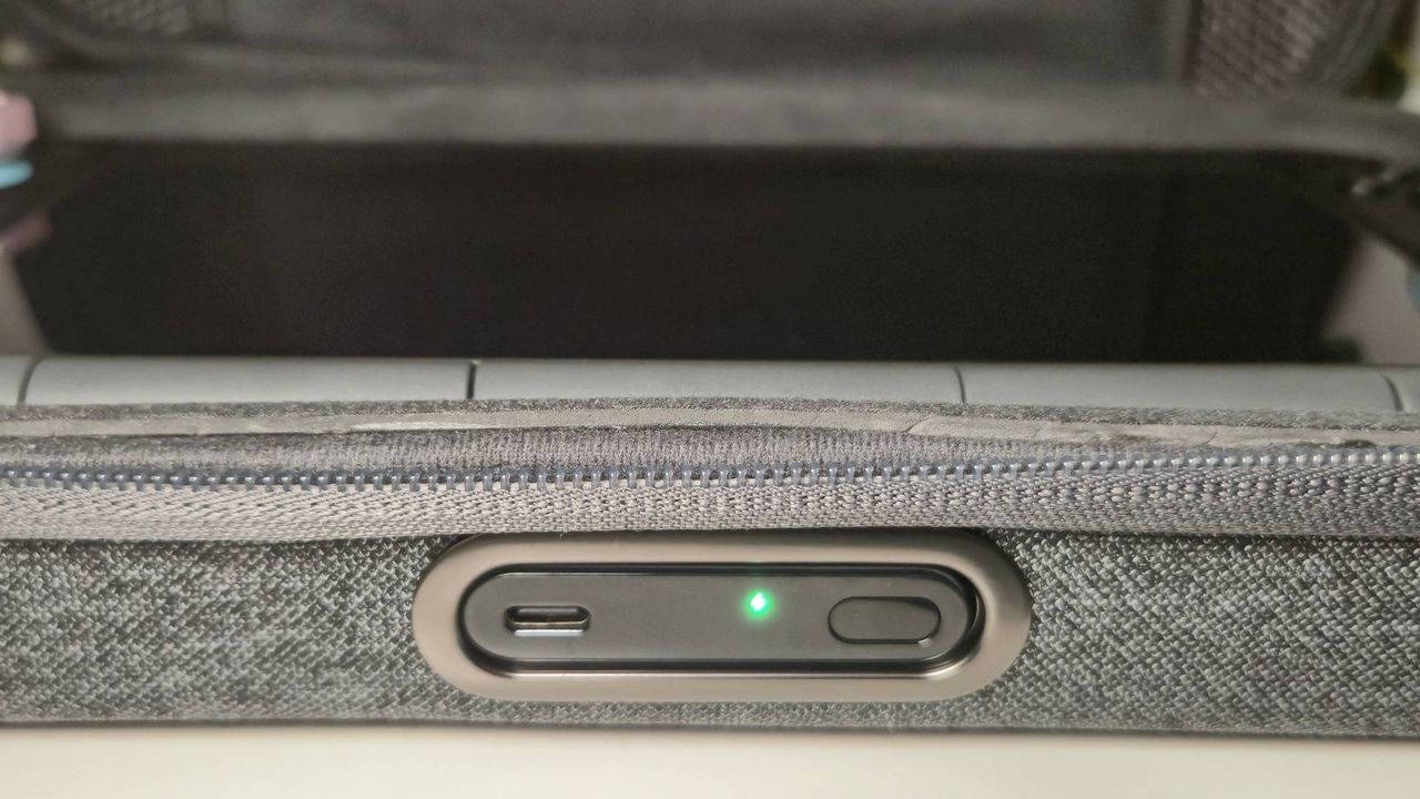 Close up of the Charging Case Pro battery display.