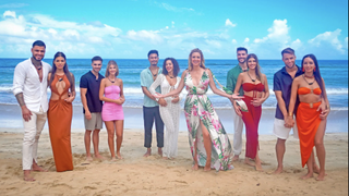 Temptation Island Spain contestants on a beach