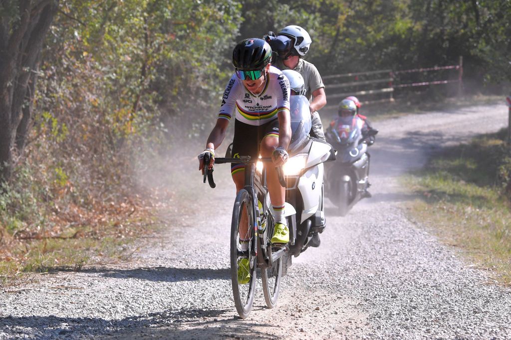 ARCIDOSSO ITALY SEPTEMBER 12 Annemiek Van Vleuten of The Netherlands and Team Mitchelton Scott Gravel Strokes during the 31st Giro dItalia Internazionale Femminile 2020 Stage 2 a 1248km stage from Civitella Paganico to Arcidosso GiroRosaIccrea GiroRosa on September 12 2020 in Arcidosso Italy Photo by Luc ClaessenGetty Images