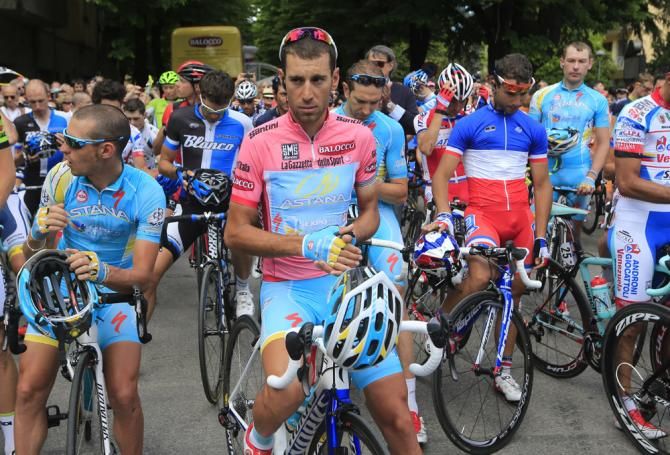 Vincenzo Nibali (Astana) in his first day in the maglia rosa