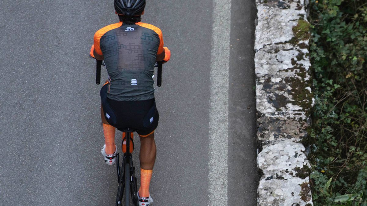 A look at the rear of the jersey