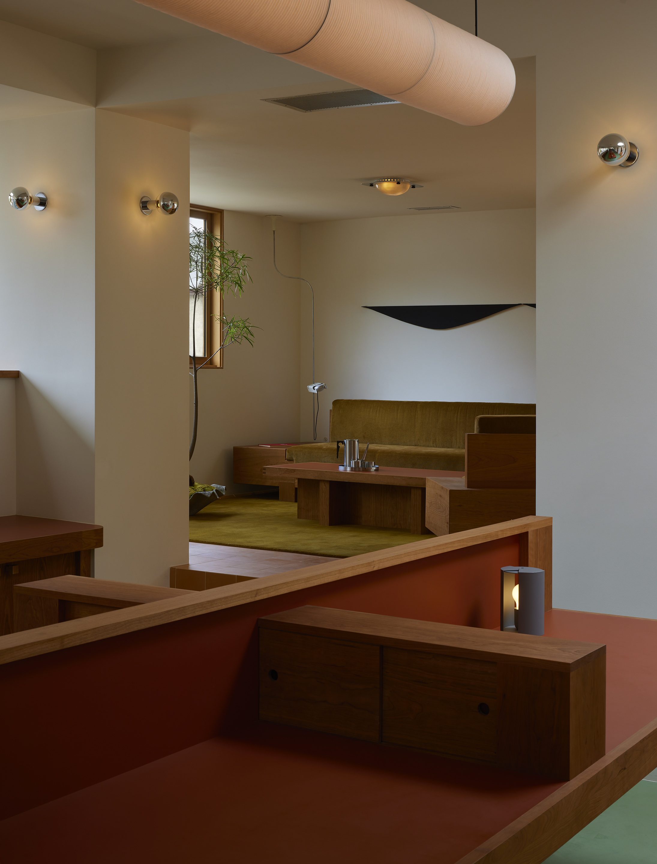 office furnished with cherry wood and terracotta tiles in Los Angeles