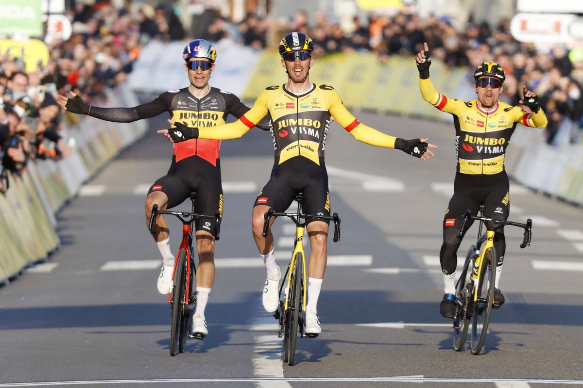 Paris Nice 2022 - 80th Edition - 1st stage Mantes la Ville - Mantes la Ville 159,8 km - 06/03/2022 - Primoz Roglic (SLO - Team Jumbo - Visma) - Wout Van Aert (BEL - Team Jumbo - Visma) - Christophe Laporte (FRA - Team Jumbo - Visma) - photo Luis Angel Gomez/SprintCyclingAgency&Acirc;&copy;2022