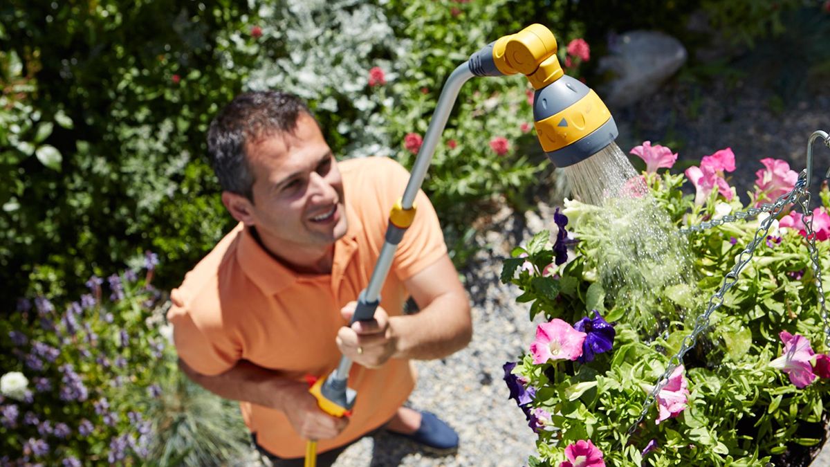 The best garden hose spray gun 2020 hydrate your lawn and flower beds