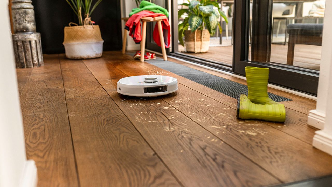 Karcher robot vacuum in promotional images 