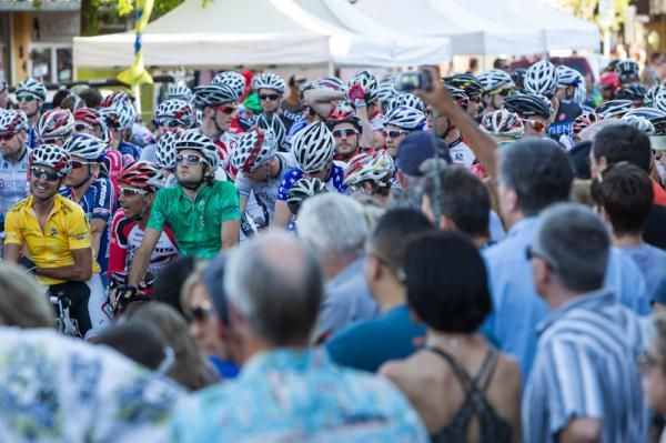 Thick crowds at the start of the mens race.