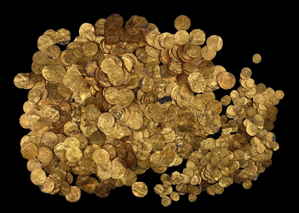 Images: The largest stash of gold coins discovered in Israel | Live Science