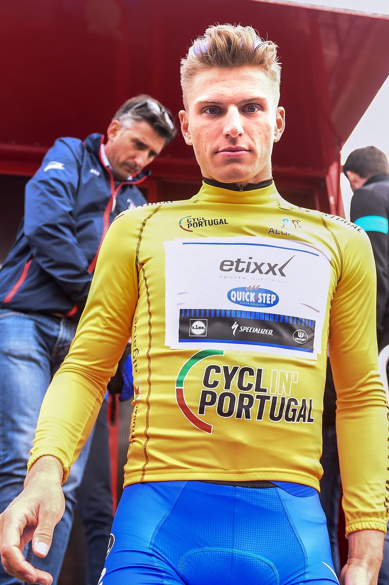 Marcel Kittel in the first leader's jersey of the race in 2016