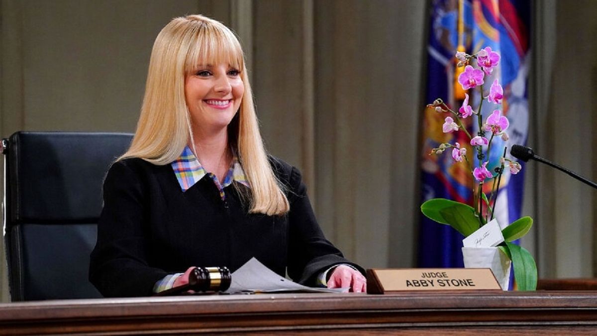 A beaming Judge Amy Stone (Melissa Rauch) presides over her night court kingdom in NBC&#039;s returning sitcom Night Court.