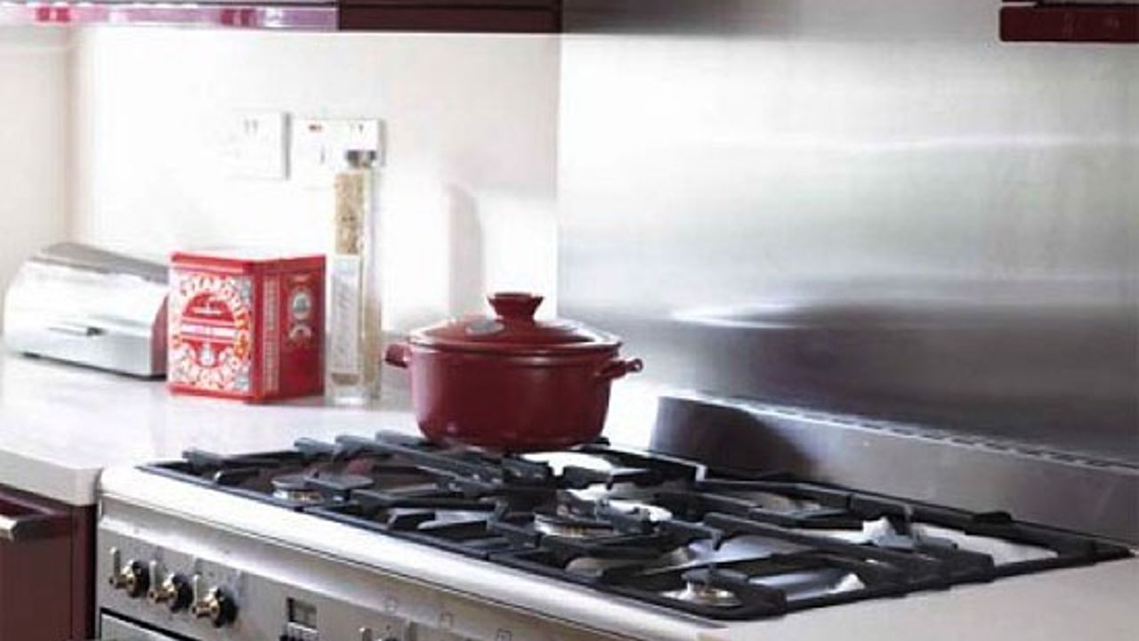 kitchen with gas cooktop with white worktop